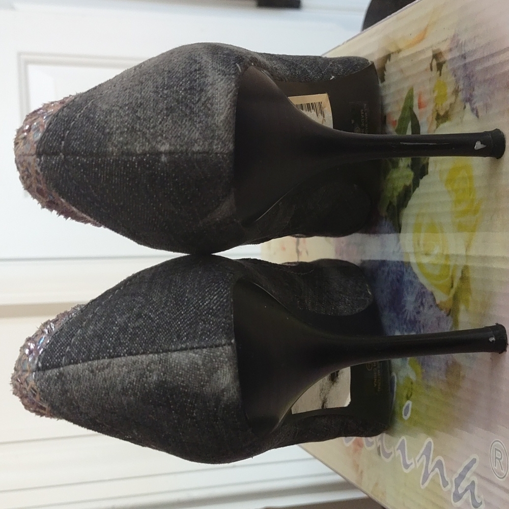 Heels - Picture 4 of 4
